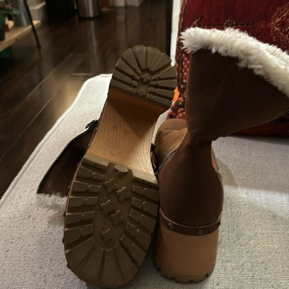 Mia platform boots. Faux fur inside. Size 9. - Picture 6 of 8